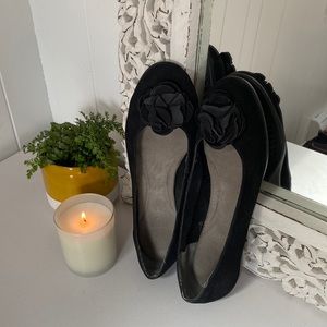 “Little Black Shoes” AEROSOLES with Flower Accent